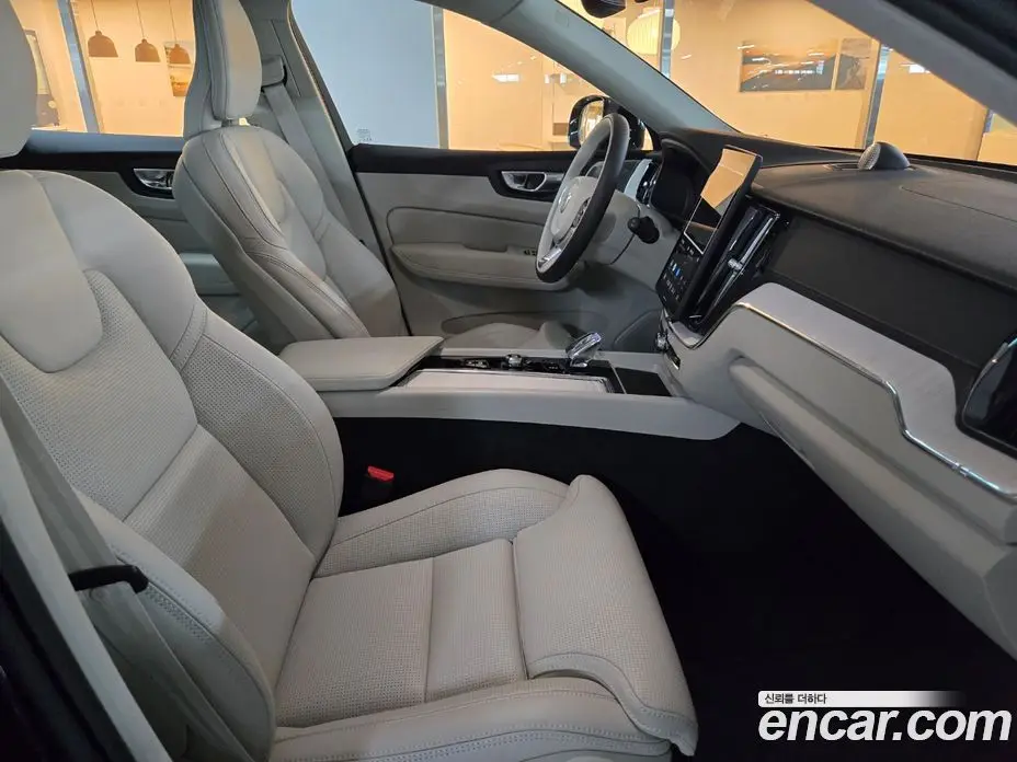 Volvo XC60 2026 2.0 автомат (гидро), фото 8 Volvo XC60 2026 2.0 автомат (гидро), фото 8