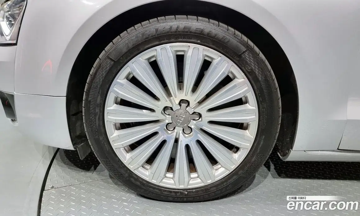 Audi A8 2011 6.3 автомат (гидро), фото 5