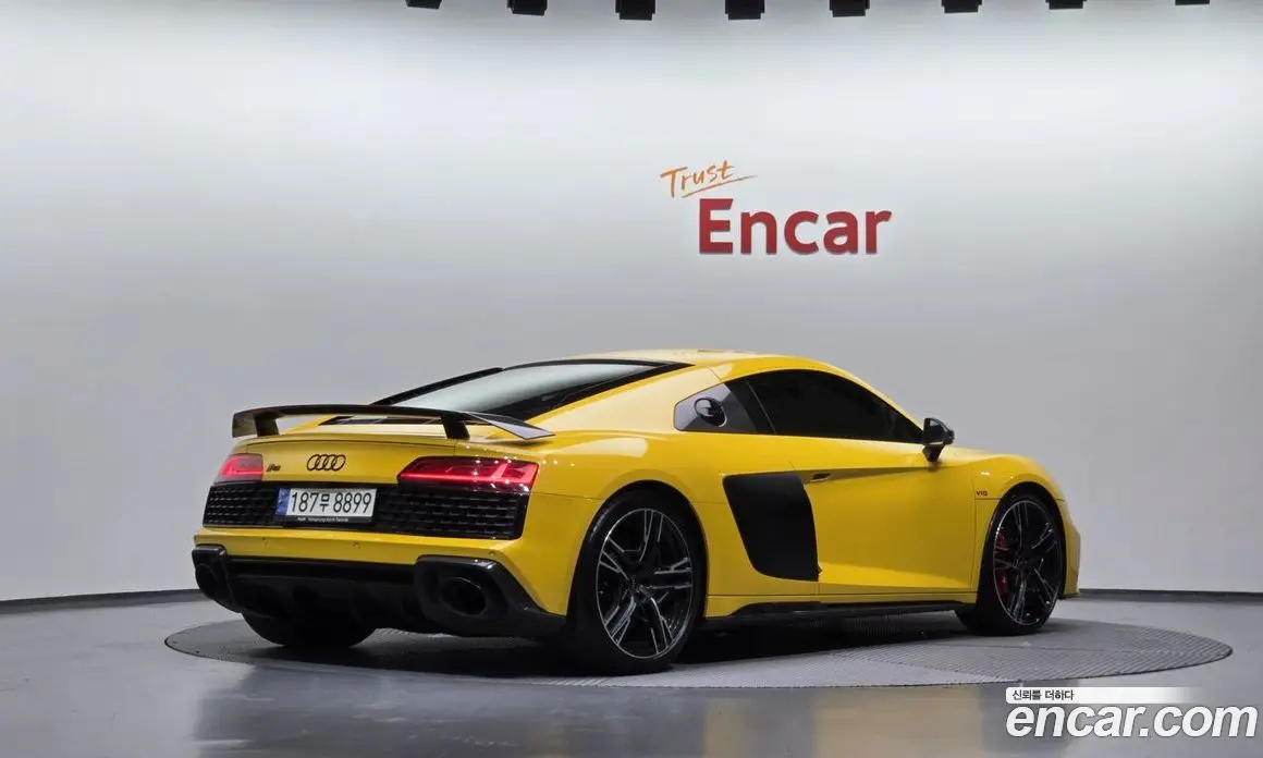 Audi R8 2021 5.2 автомат (гидро), фото 2 Audi R8 2021 5.2 автомат (гидро), фото 2
