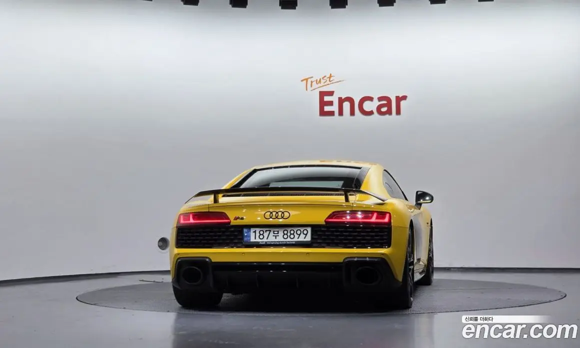 Audi R8 2021 5.2 автомат (гидро), фото 4 Audi R8 2021 5.2 автомат (гидро), фото 4