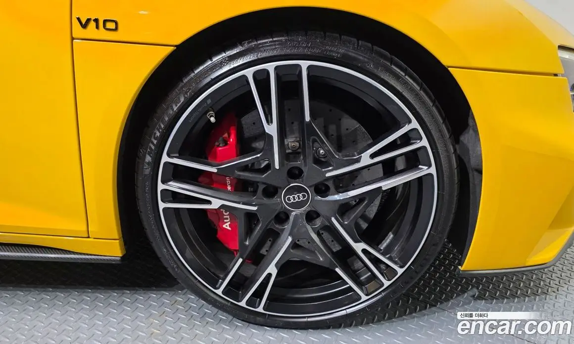 Audi R8 2021 5.2 автомат (гидро), фото 5 Audi R8 2021 5.2 автомат (гидро), фото 5
