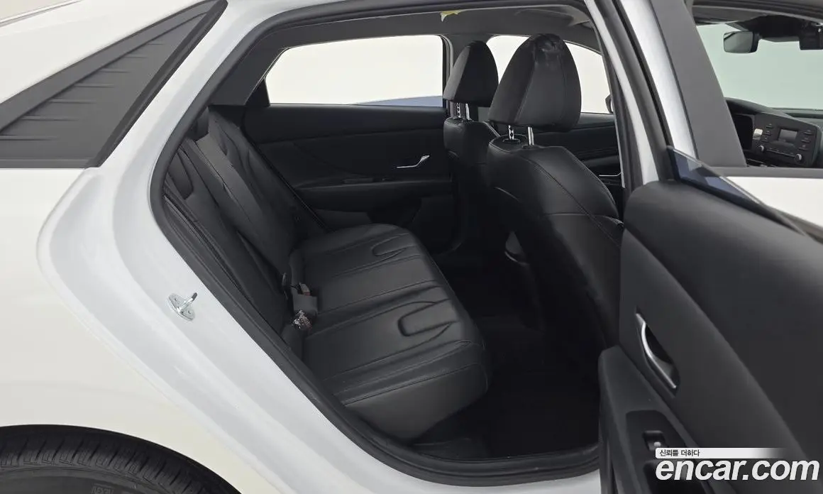 Hyundai Avante 2023 1.6 автомат (гидро), фото 11