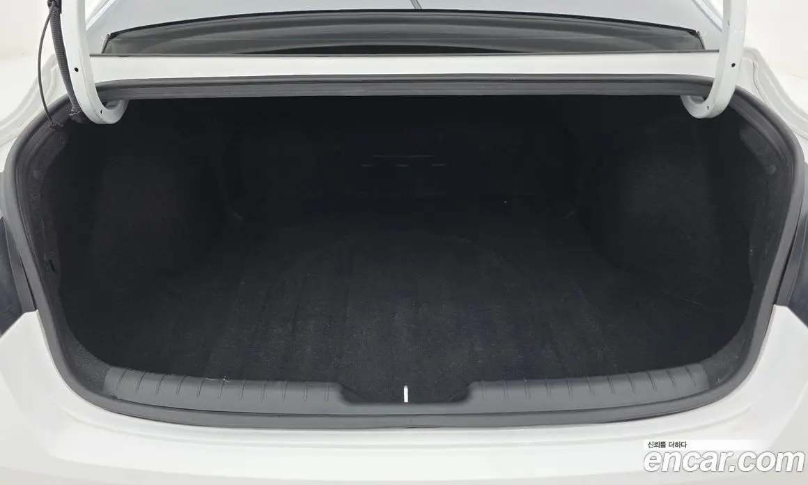 Hyundai Avante 2023 1.6 автомат (гидро), фото 19