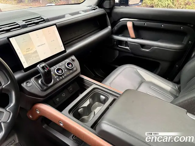 Land Rover Defender 2023 3.0 автомат (гидро), миниатюра 12