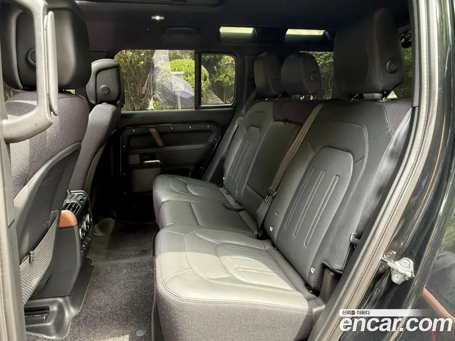 Land Rover Defender 2023 3.0 автомат (гидро), фото 16