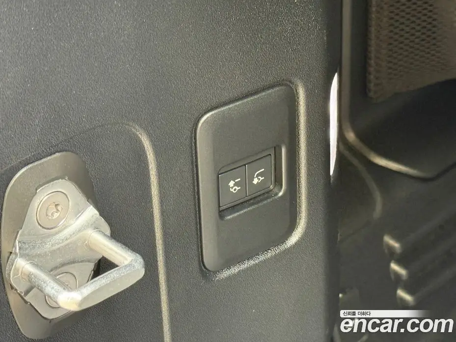 Land Rover Defender 2023 3.0 автомат (гидро), фото 18