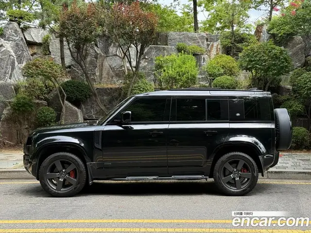 Land Rover Defender 2023 3.0 автомат (гидро), миниатюра 3