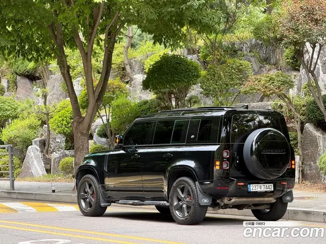 Land Rover Defender 2023 3.0 автомат (гидро), миниатюра 4