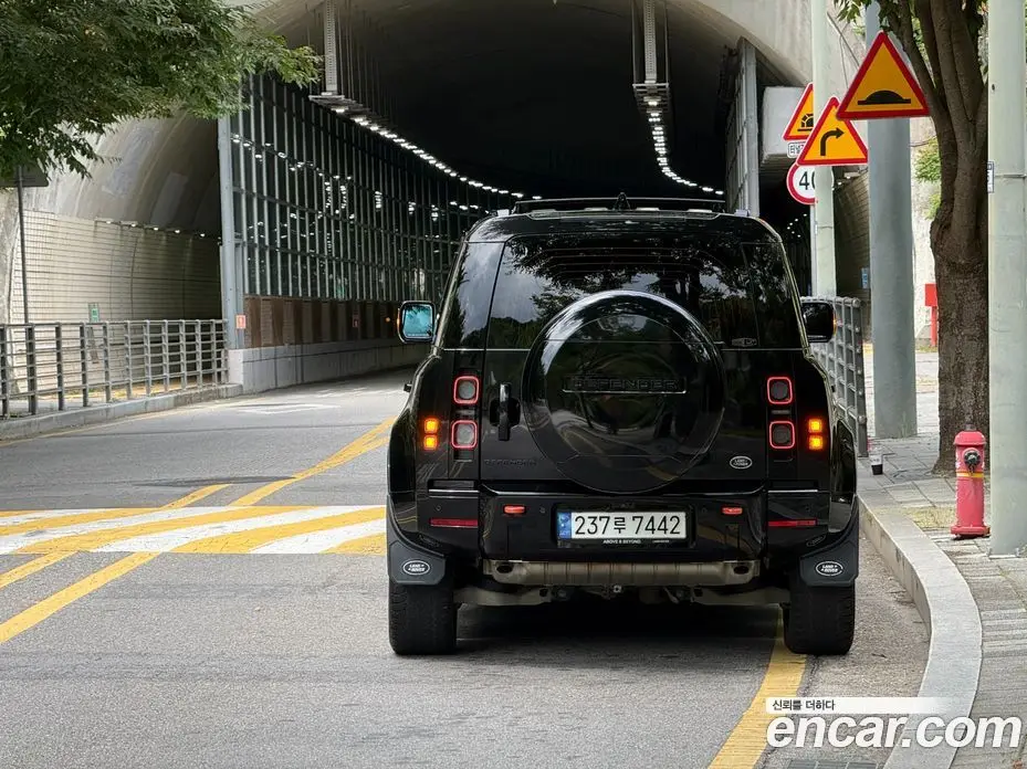 Land Rover Defender 2023 3.0 автомат (гидро), фото 5