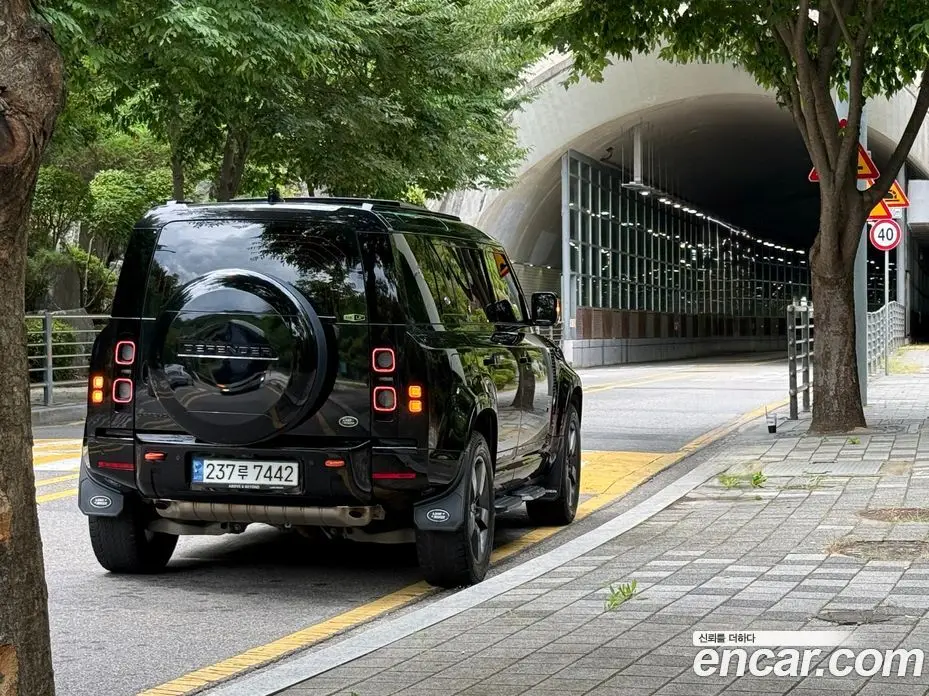 Land Rover Defender 2023 3.0 автомат (гидро), фото 6