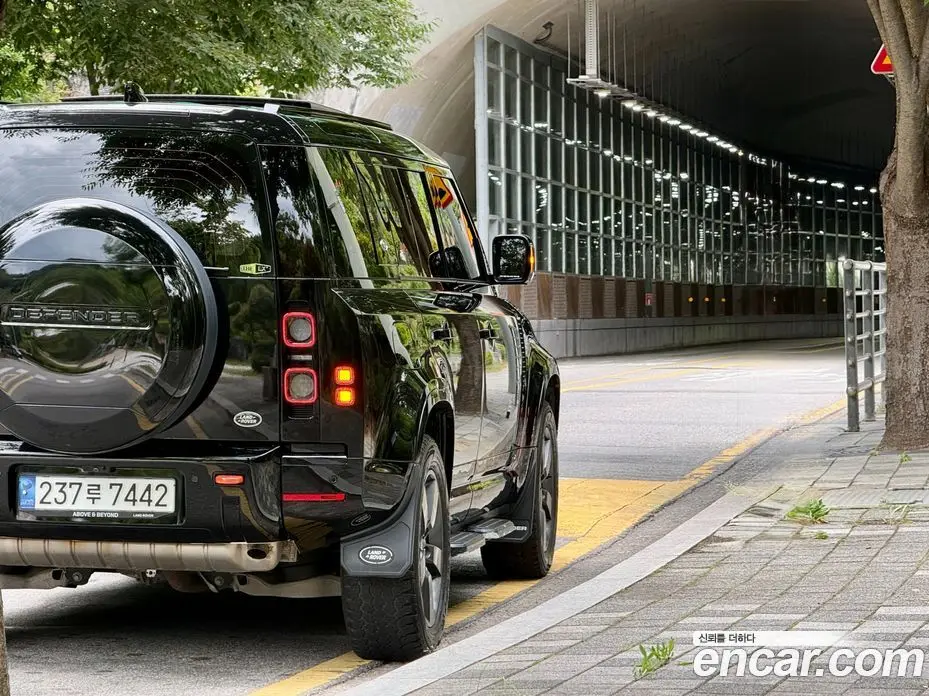 Land Rover Defender 2023 3.0 автомат (гидро), фото 8