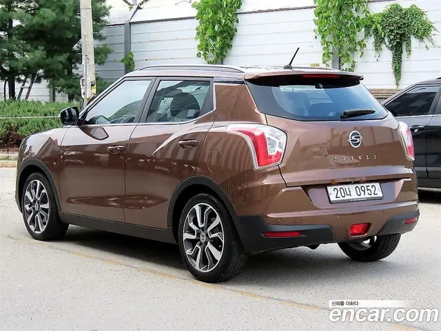 SsangYong TIBOLI 2015 1.6 автомат (гидро), миниатюра 3