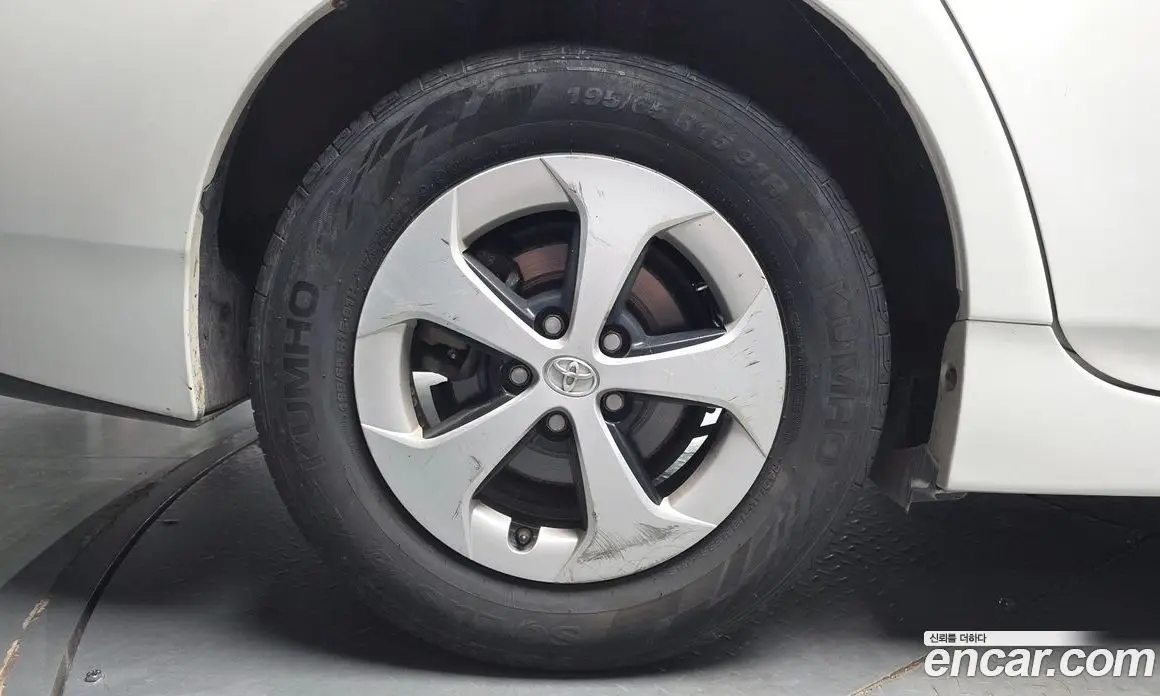 Toyota Prius 2012 1.8 автомат (гидро), фото 5 Toyota Prius 2012 1.8 автомат (гидро), фото 5