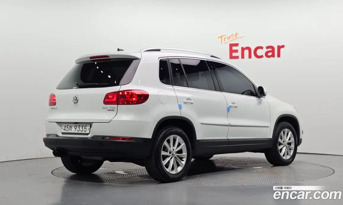 Volkswagen Tiguan 2015 2.0 автомат (гидро), фото 2 Volkswagen Tiguan 2015 2.0 автомат (гидро), фото 2