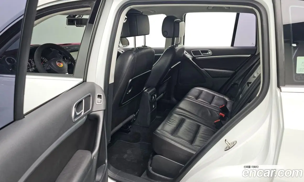 Volkswagen Tiguan 2015 2.0 автомат (гидро), фото 12 Volkswagen Tiguan 2015 2.0 автомат (гидро), фото 12