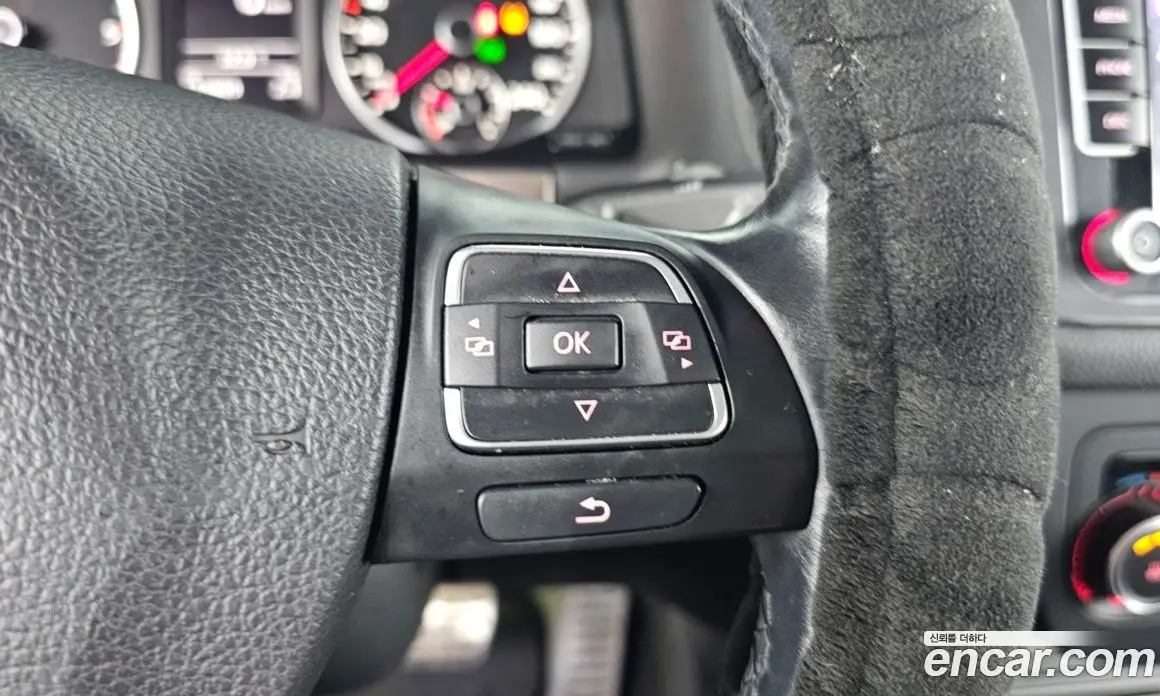 Volkswagen Tiguan 2015 2.0 автомат (гидро), фото 18 Volkswagen Tiguan 2015 2.0 автомат (гидро), фото 18