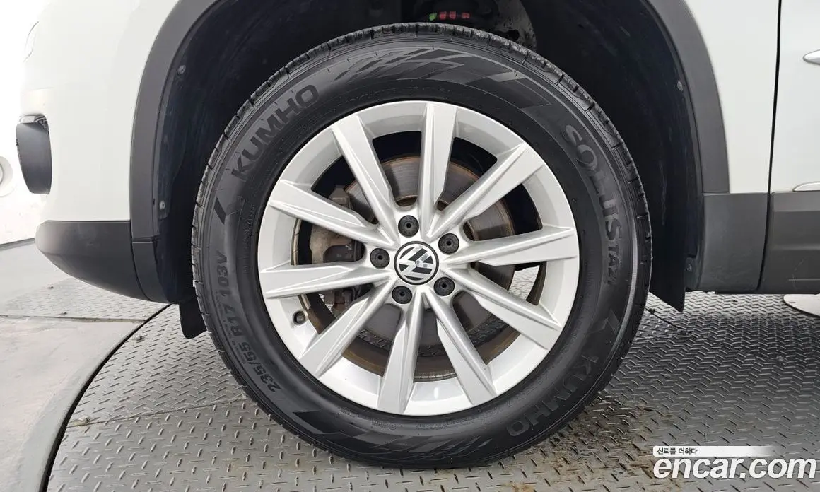 Volkswagen Tiguan 2015 2.0 автомат (гидро), фото 5 Volkswagen Tiguan 2015 2.0 автомат (гидро), фото 5