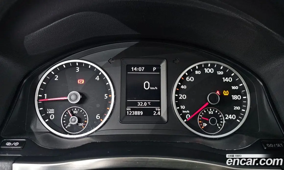 Volkswagen Tiguan 2015 2.0 автомат (гидро), фото 8 Volkswagen Tiguan 2015 2.0 автомат (гидро), фото 8