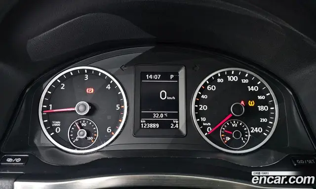 Volkswagen Tiguan 2015 2.0 автомат (гидро), миниатюра 8 Volkswagen Tiguan 2015 2.0 автомат (гидро), миниатюра 8