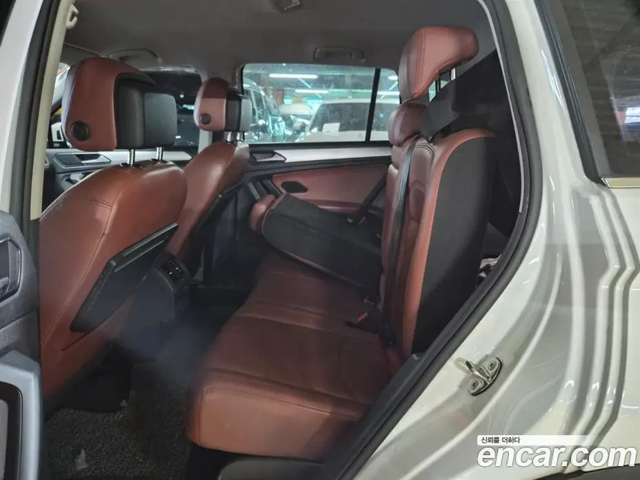 Volkswagen Tiguan 2018 2.0 автомат (гидро), фото 13