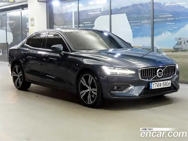 Volvo S60, 2021, 190 041 км Volvo S60, 2021, 190 041 км