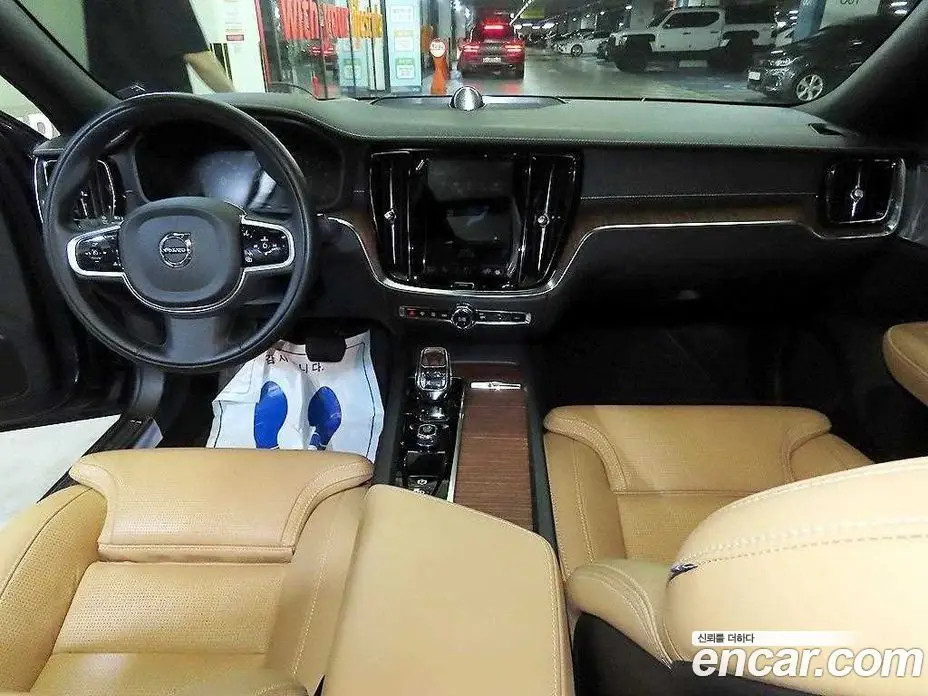 Volvo S60 2021 2.0 автомат (гидро), фото 10 Volvo S60 2021 2.0 автомат (гидро), фото 10