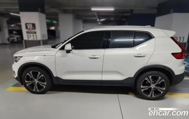 Volvo XC40 2020 2.0 автомат (гидро), миниатюра 2