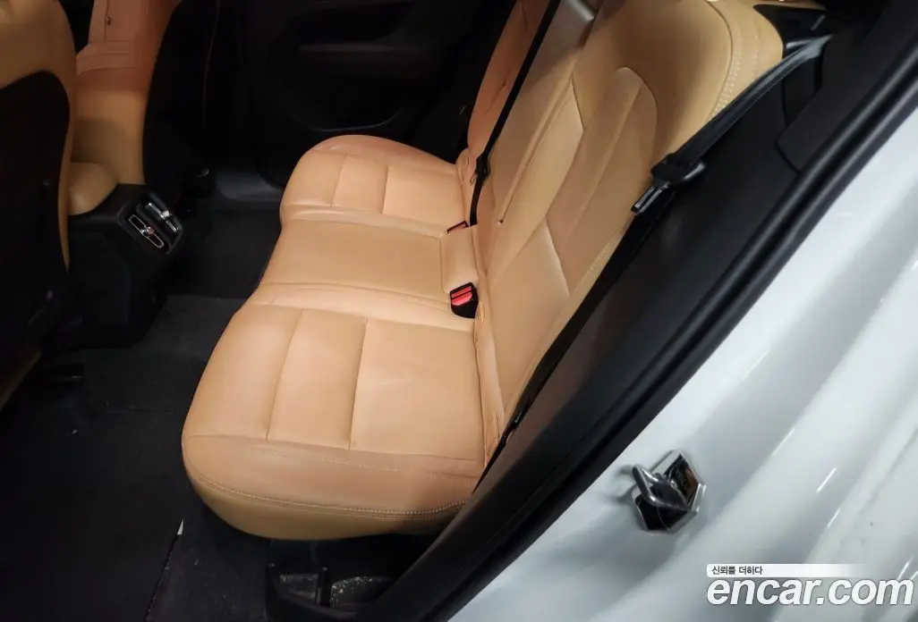 Volvo XC40 2020 2.0 автомат (гидро), фото 13