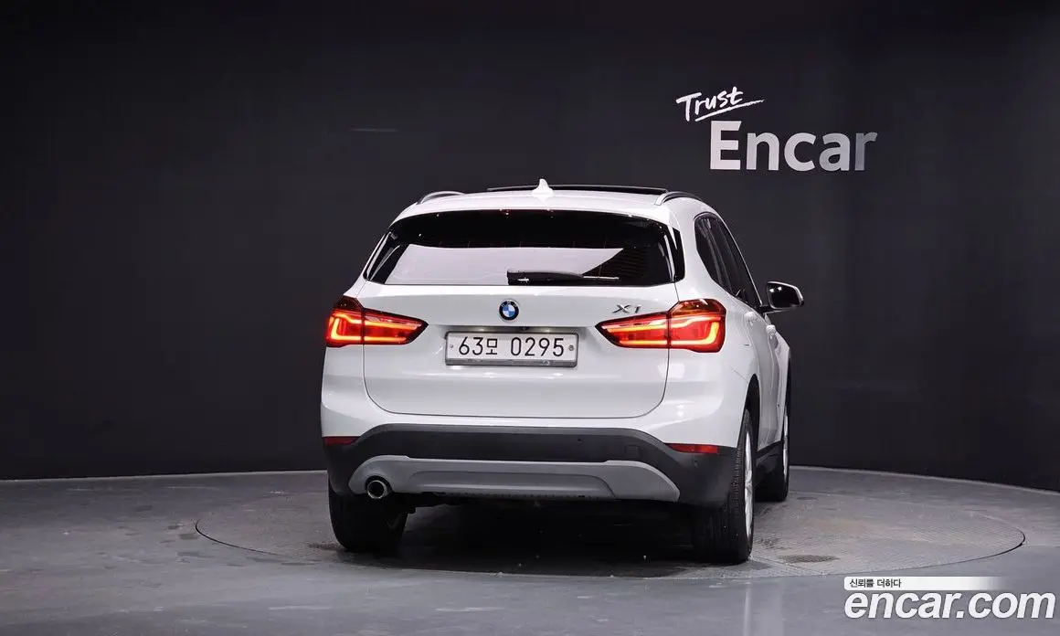 BMW X1 2016 2.0 автомат (гидро), фото 4