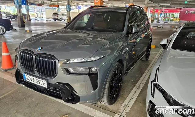 BMW X7, 2026, 3 990 км