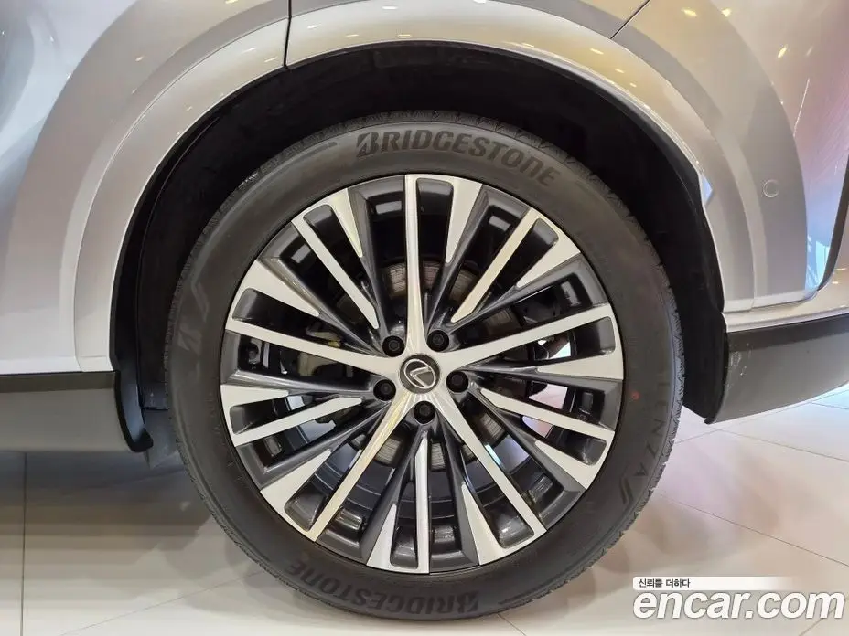 Lexus RX 2023 2.5 автомат (вариатор), фото 6