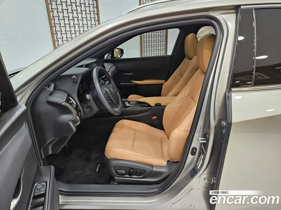 Lexus UX 2025 2.0 автомат (вариатор), фото 15 Lexus UX 2025 2.0 автомат (вариатор), фото 15
