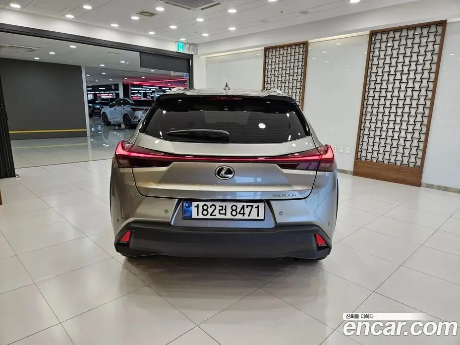Lexus UX 2025 2.0 автомат (вариатор), фото 4 Lexus UX 2025 2.0 автомат (вариатор), фото 4