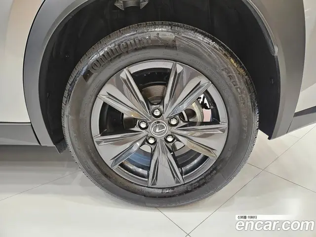 Lexus UX 2025 2.0 автомат (вариатор), миниатюра 5 Lexus UX 2025 2.0 автомат (вариатор), миниатюра 5