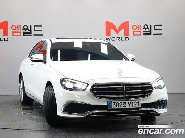 Mercedes-Benz E-Class 2023 2.0 автомат (гидро), миниатюра 2