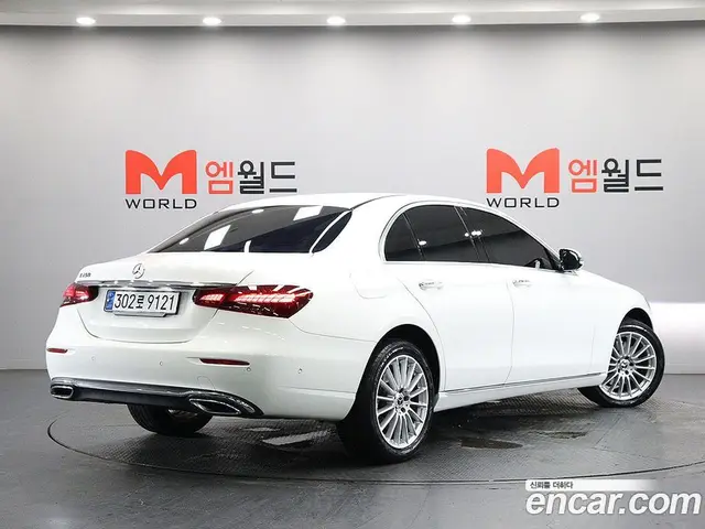 Mercedes-Benz E-Class 2023 2.0 автомат (гидро), миниатюра 4