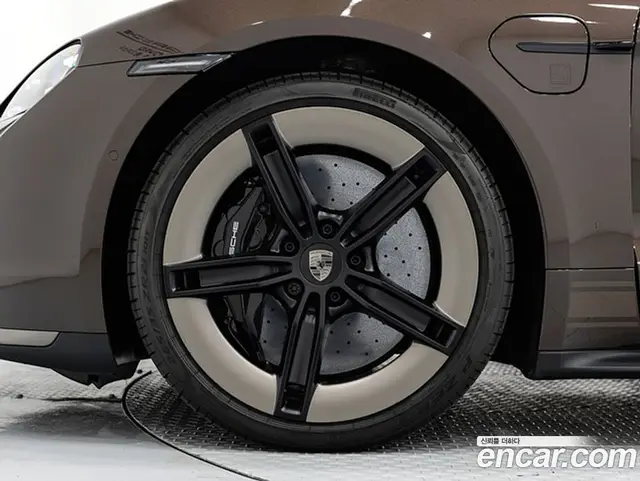 Porsche Taycan 2025 0.1 автомат (гидро), миниатюра 5 Porsche Taycan 2025 0.1 автомат (гидро), миниатюра 5