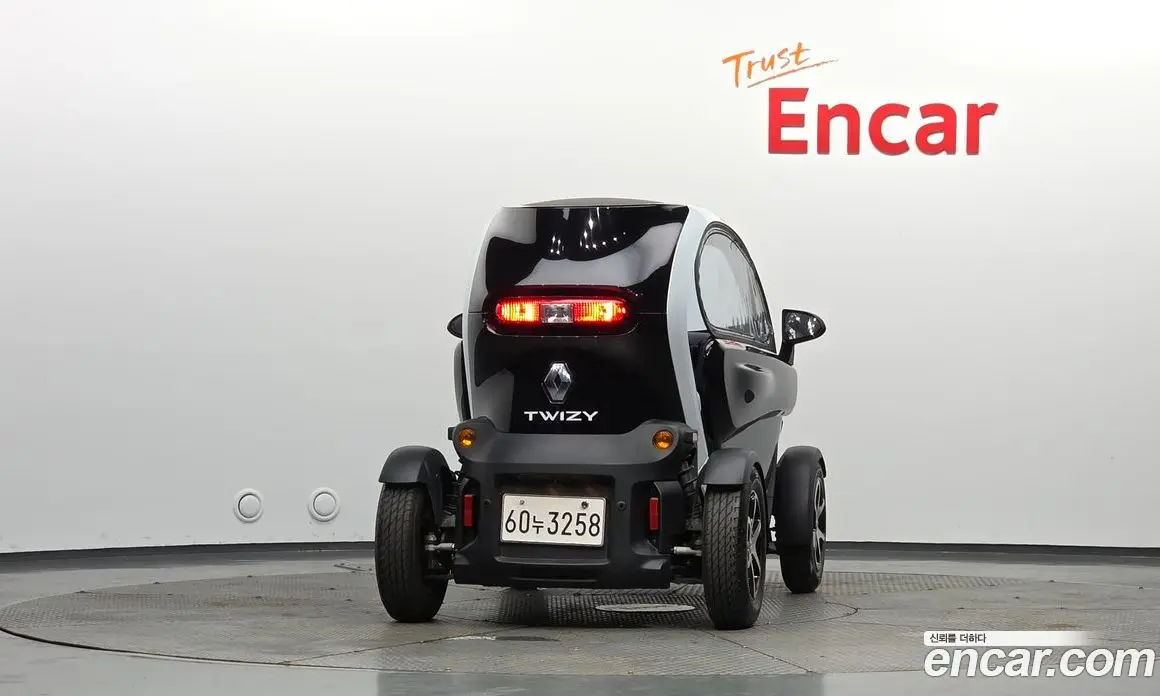 Renault (Samsung) Twizy 2017 0.1 автомат (гидро), фото 4