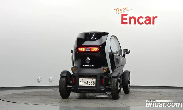 Renault (Samsung) Twizy 2017 0.1 автомат (гидро), миниатюра 4