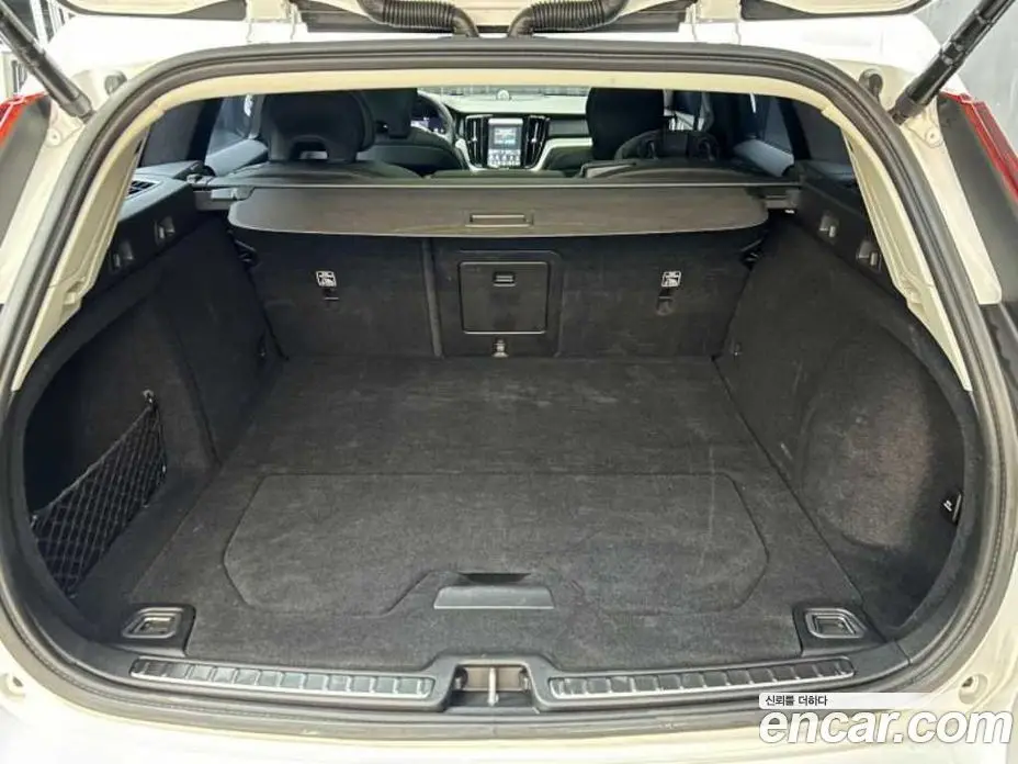 Volvo V60 2022 2.0 автомат (гидро), фото 18