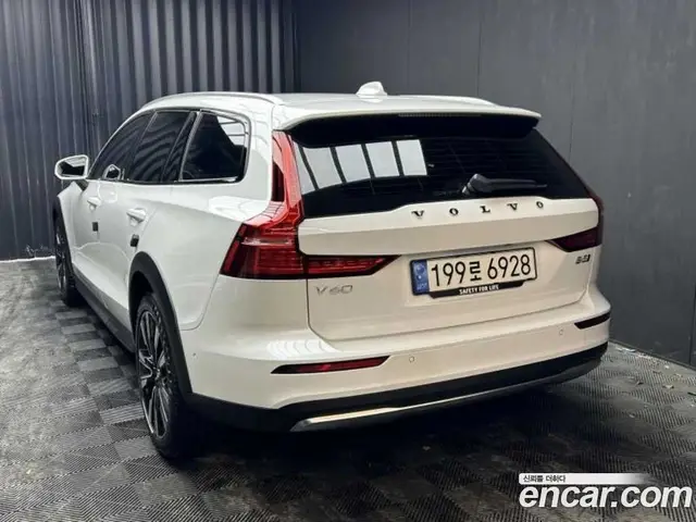 Volvo V60 2022 2.0 автомат (гидро), миниатюра 4