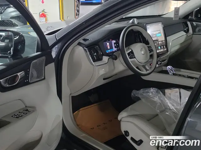 Volvo XC60 2026 2.0 автомат (гидро), миниатюра 7 Volvo XC60 2026 2.0 автомат (гидро), миниатюра 7