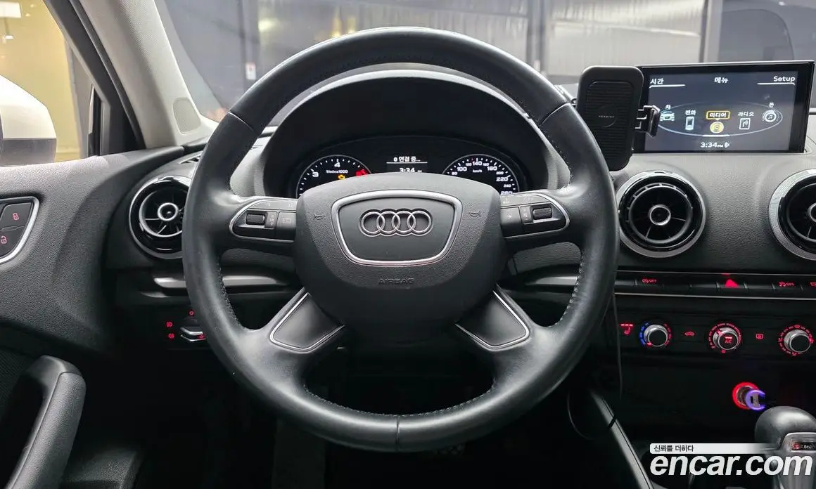 Audi A3 2015 1.6 автомат (гидро), фото 13
