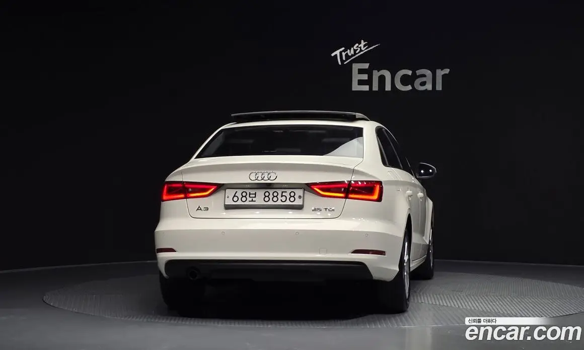 Audi A3 2015 1.6 автомат (гидро), фото 4