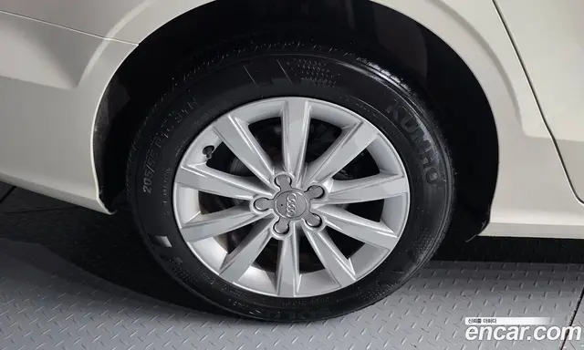 Audi A3 2015 1.6 автомат (гидро), миниатюра 5