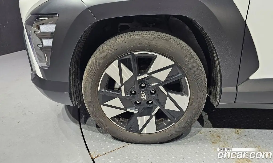Hyundai Kona 2025 1.6 автомат (гидро), фото 5
