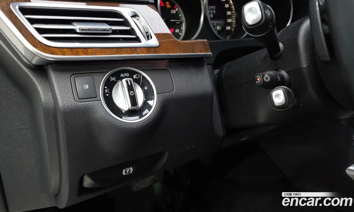 Mercedes-Benz E-Class 2015 3.5 автомат (гидро), фото 18 Mercedes-Benz E-Class 2015 3.5 автомат (гидро), фото 18