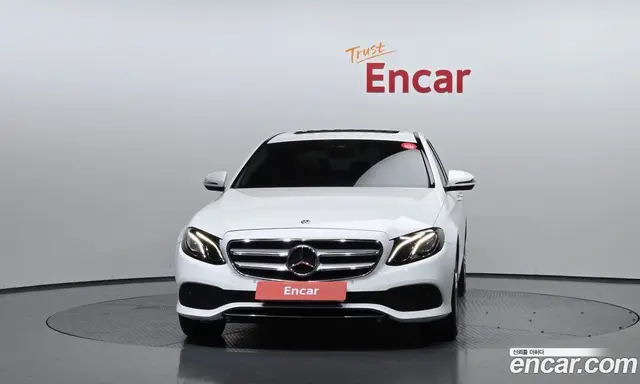 Mercedes-Benz E-Class 2018 2.0 автомат (гидро), миниатюра 3 Mercedes-Benz E-Class 2018 2.0 автомат (гидро), миниатюра 3