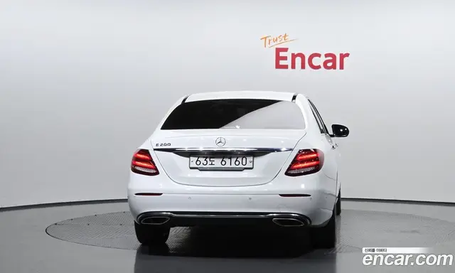 Mercedes-Benz E-Class 2018 2.0 автомат (гидро), миниатюра 4 Mercedes-Benz E-Class 2018 2.0 автомат (гидро), миниатюра 4