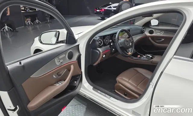 Mercedes-Benz E-Class 2018 2.0 автомат (гидро), миниатюра 10 Mercedes-Benz E-Class 2018 2.0 автомат (гидро), миниатюра 10